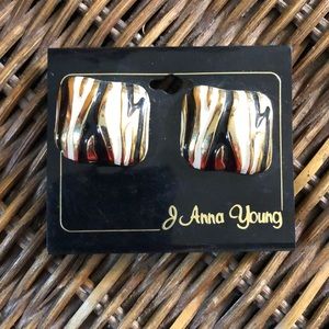 Vintage J Anna Young stripes earring